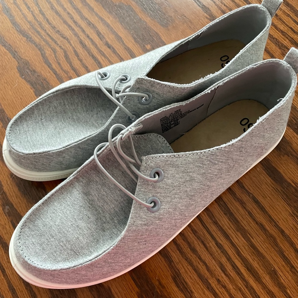 NWT Canvas Lace Up Front Casual Shoe size 10 Hey Dude style